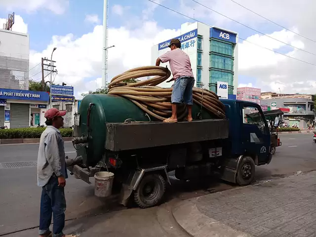 Vì sao nên chọn hút hầm cầu Quận 9 